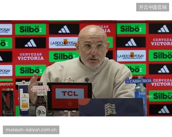 德拉富恩特坚持传控哲学，西班牙队利用罗德里的精准长传寻找亚马尔的突破机会